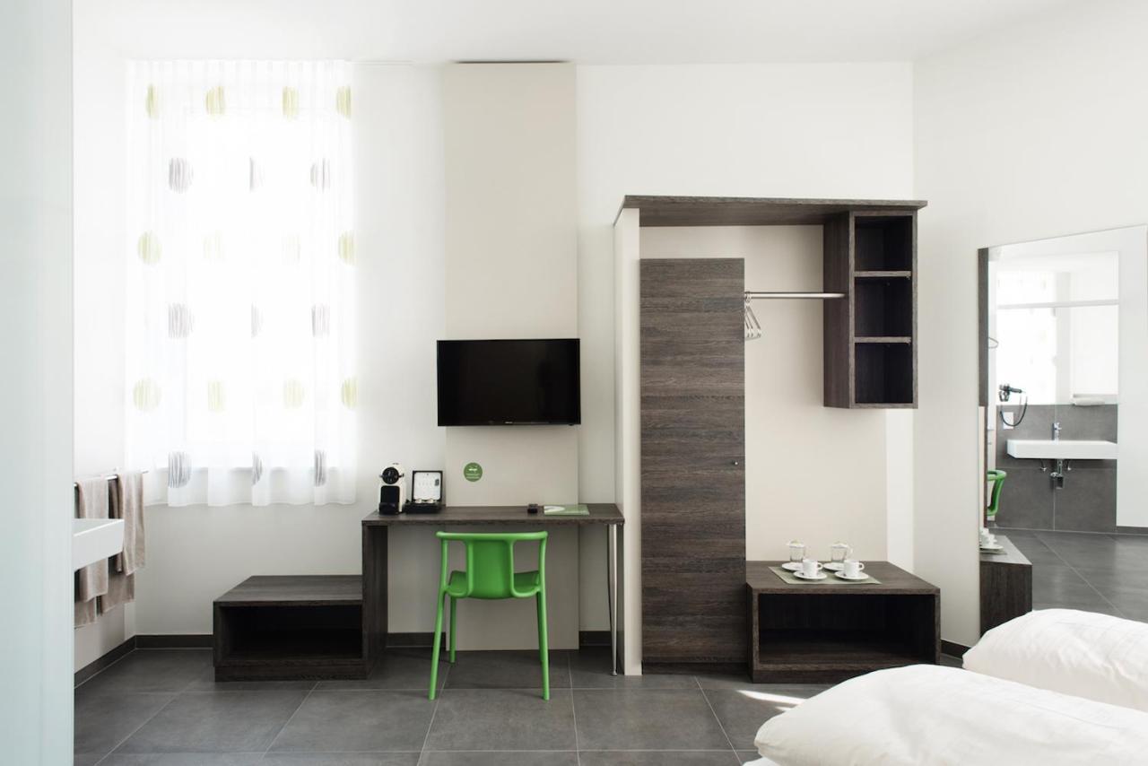 Eee Hotel Traun Exteriör bild