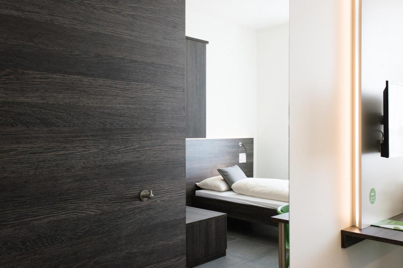 Eee Hotel Traun Exteriör bild